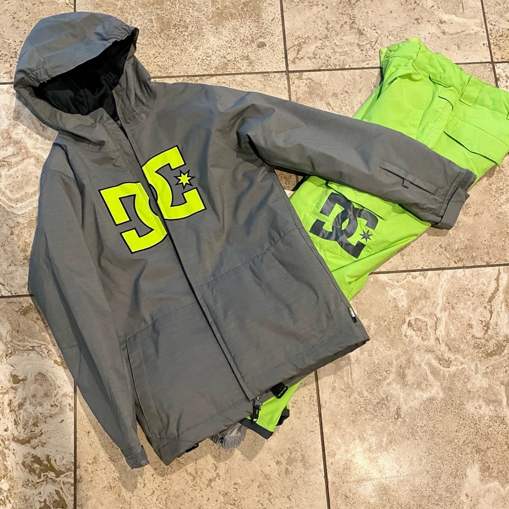 Kids Size 12 DC Snowboard / Ski Outfit - Like New